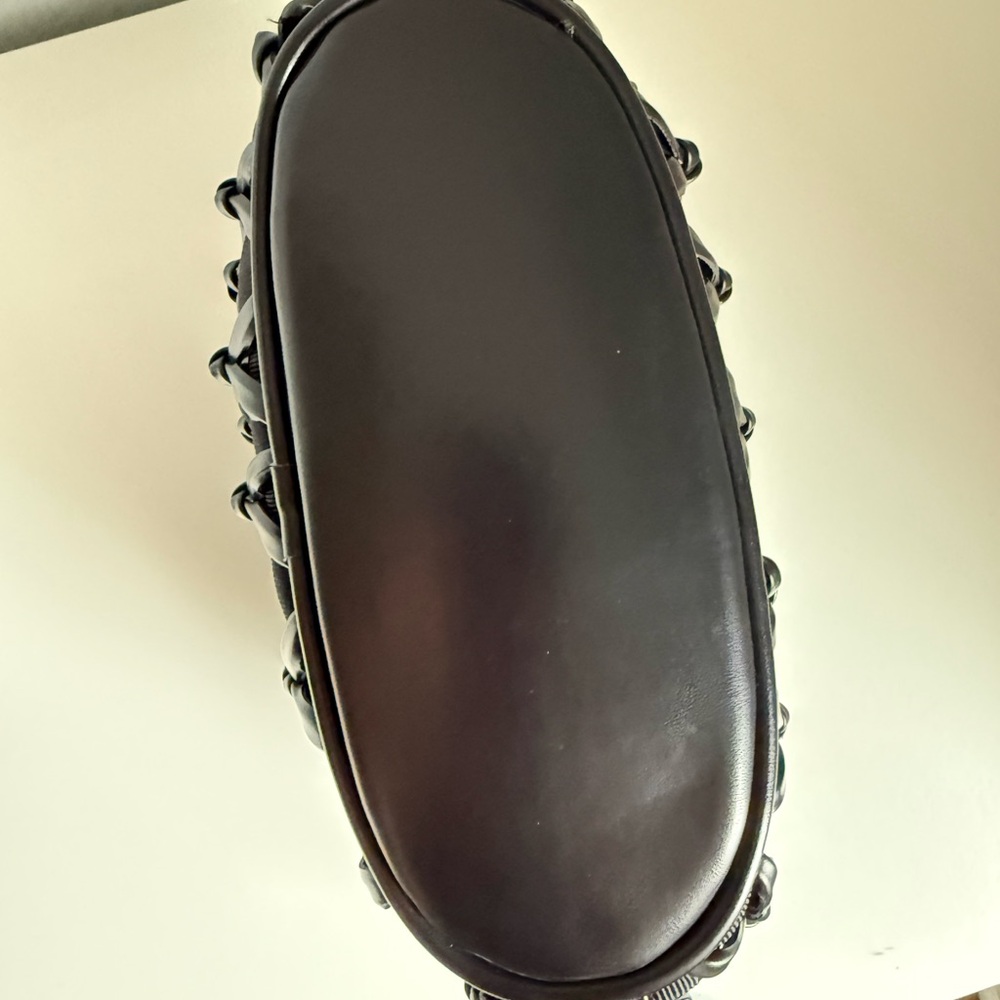 Tiannl Black Crossbody Bag with Woven Design - Picture 5 of 7